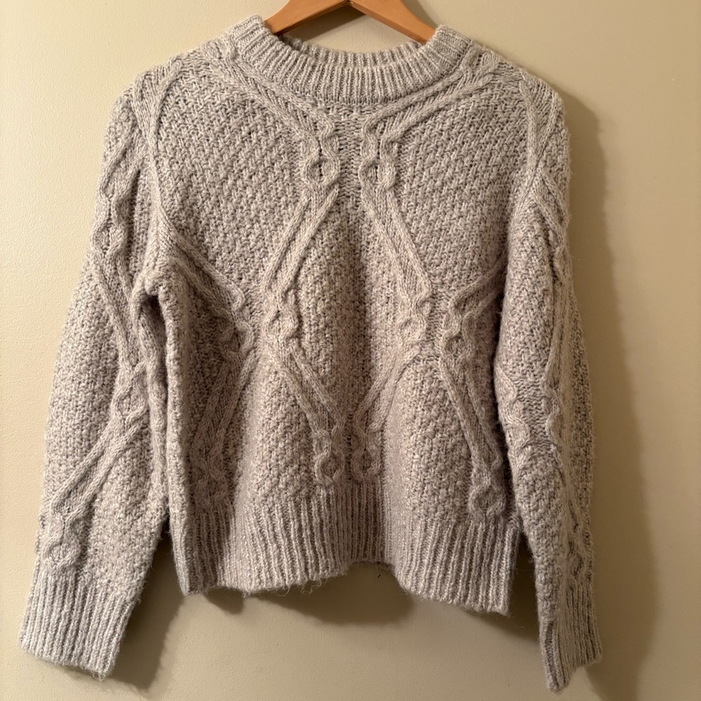 Cable Knit Women's Sweater Oatmeal Size Small